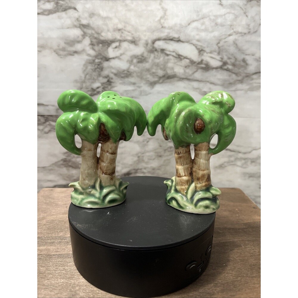 Vintage Made In  Japan Palm Tree Coconuts Salt & Pepper Shakers Tropical Trees